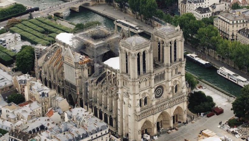 受祝融摧毀的巴黎聖母院。